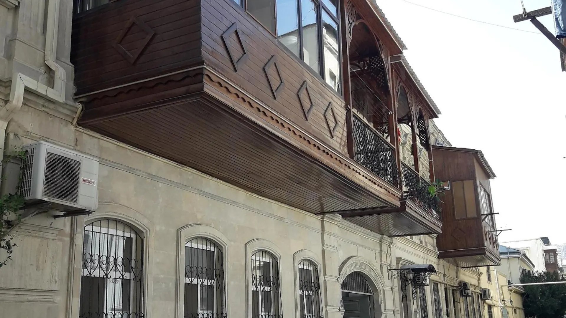 3 Bedrooms Old Street Apartment Baku