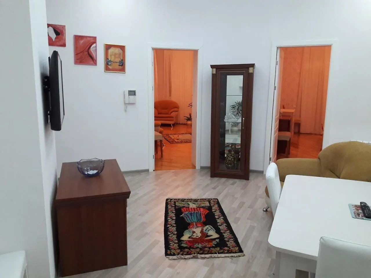 3 Bedrooms Old Street Apartment Baku